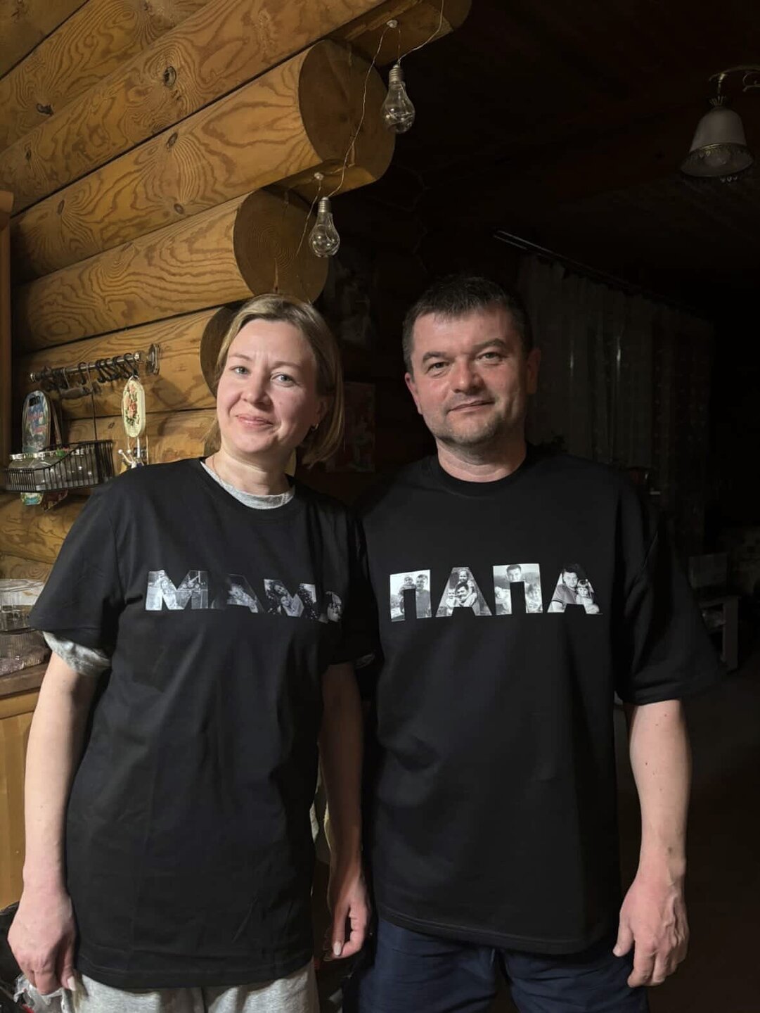 Пара в футболках МАМА и ПАПА